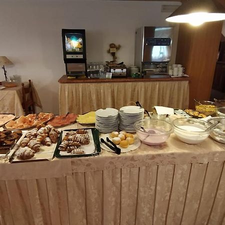 Hotel Villa Rosa Кампітелло-ді-Фасса Екстер'єр фото