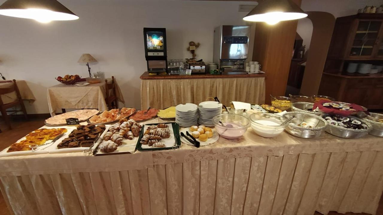 Hotel Villa Rosa Кампітелло-ді-Фасса Екстер'єр фото
